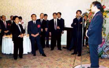 東京で開催された知事懇談会には小渕総理も出席